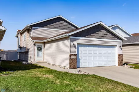 4793 50th Ave S, Fargo, ND 58104