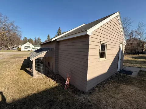 Exterior - 524 N 7th St, Montevideo, MN 56265 photo 6 of 6