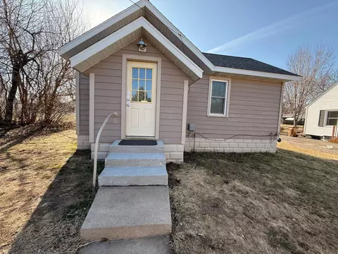 Exterior - 524 N 7th St, Montevideo, MN 56265 photo 3 of 6