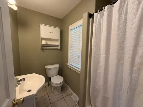 Bath - 524 N 7th St, Montevideo, MN 56265 photo 1 of 2