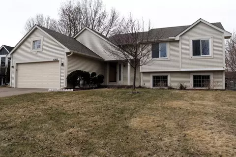 5382 Heath Ave N, Oakdale, MN 55128