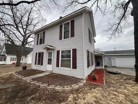 104 1st St NE, Morristown, MN 55052