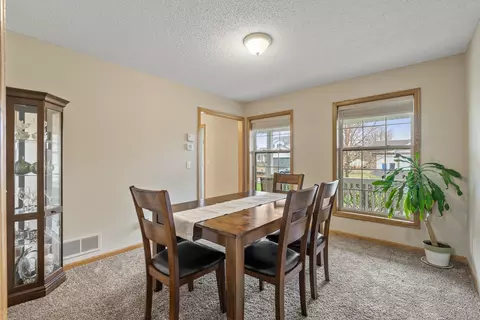 Dining - 10386 34th Pl NE, Saint Michael, MN 55376 photo 2 of 8
