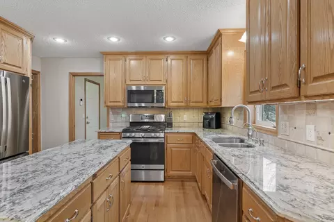 Kitchen - 10386 34th Pl NE, Saint Michael, MN 55376 photo 2 of 4