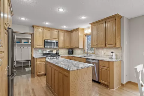 Kitchen - 10386 34th Pl NE, Saint Michael, MN 55376 photo 1 of 4