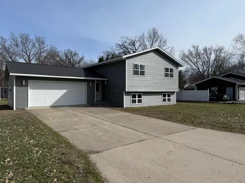 575 Roberts St SW, Hutchinson, MN 55350