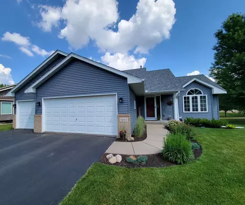 1083 Heather Dr, Woodbury, MN 55129