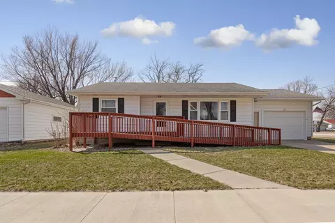 137 2nd Ave N, Waldorf, MN 56091