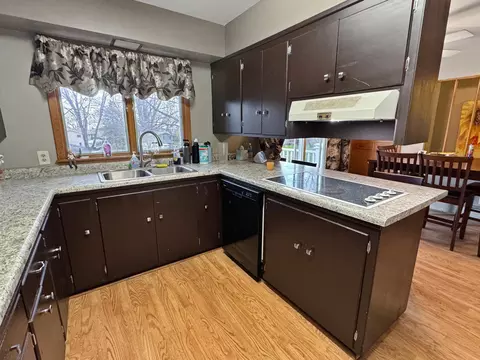 507 Summit Ave, Tracy, MN 56175 photo 2