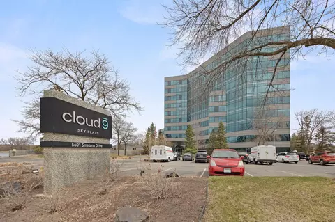 5601 Smetana Dr #701, Minnetonka, MN 55343
