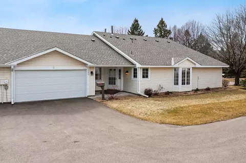1295 Hilo Ave N, Oakdale, MN 55128