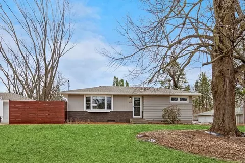 3215 Harmony Cir, Burnsville, MN 55337