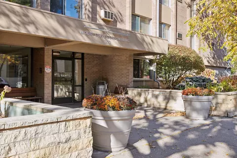 1770 Bryant Ave S #411, Minneapolis, MN 55403