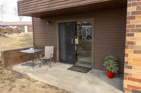 100 Kennedy Park Cir #102, Fergus Falls, MN 56537