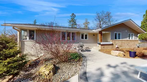 1300 Orkla Dr, Golden Valley, MN 55427