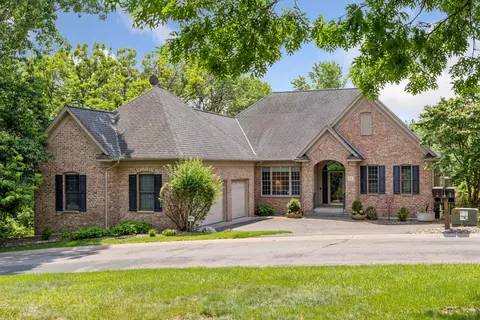 15 Knoll Rd, North Oaks, MN 55127