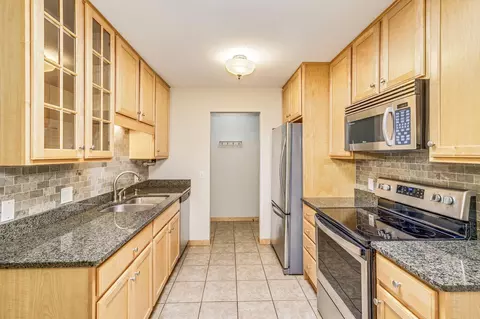 1725 Dellwood Ave #203, Roseville, MN 55113