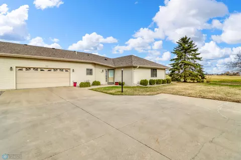 1101 30th St S, Moorhead, MN 56560