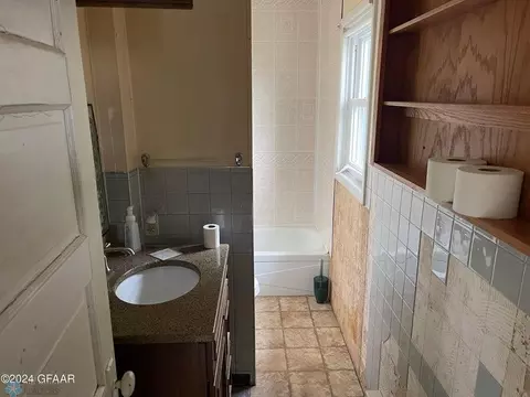 Bath - 412 3rd Ave W, Halstad, MN 56548 photo 1 of 2