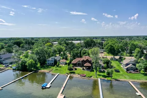 623 N Shore Dr, Forest Lake, MN 55025