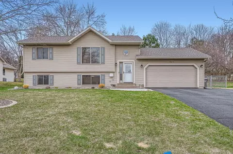 921 Eulaine Cir, Hammond, WI 54015