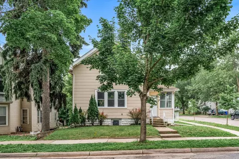 1050 Walsh St, Saint Paul, MN 55106