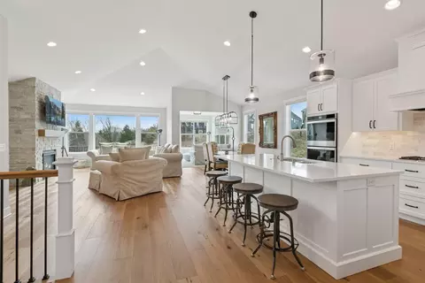 12601 Surrey St, Eden Prairie, MN 55347