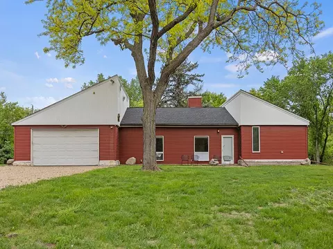 2595 Carver Ave E, Maplewood, MN 55119