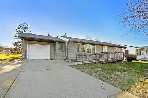 910 Ash St S, Sauk Centre, MN 56378