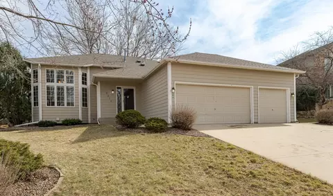 5216 Castlewood Ln NW, Rochester, MN 55901