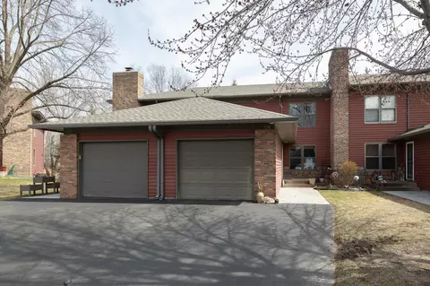 520 Hunter Hill Rd, Hudson, WI 54016