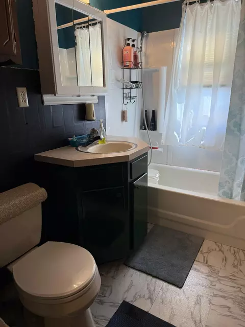 Bath - 321 E 4th St, Albert Lea, MN 56007 photo 1 of 3