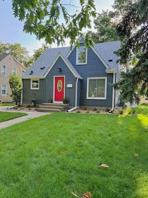 741 Mount Curve Blvd, Saint Paul, MN 55116