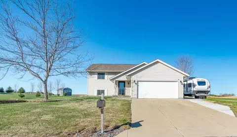 315 Loraine Dr, Lake Crystal, MN 56055