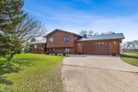 8211 28th St S, Moorhead, MN 56560