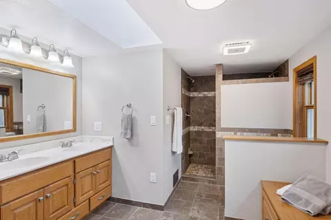 Bath - 34115 Malmberg Ave, Lindstrom, MN 55045 photo 4 of 7