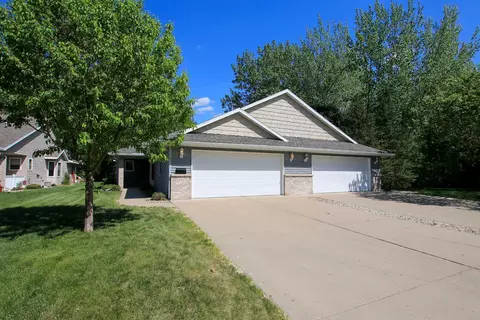 817 Hillcrest Rd NE, Hutchinson, MN 55350