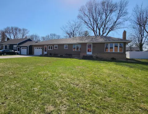 710 9th St S, Olivia, MN 56277