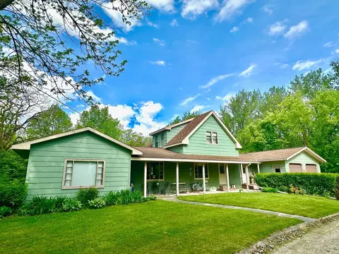 207 NE 9th St, Roseau, MN 56751