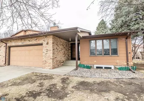 1611 32nd St S, Fargo, ND 58103