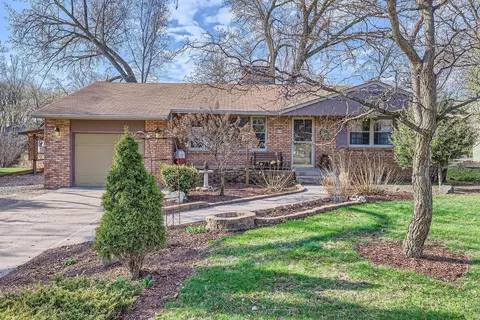 676 Roma Ave, Roseville, MN 55113