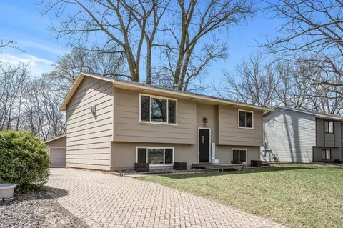 135 Glenmar Ave, Mahtomedi, MN 55115