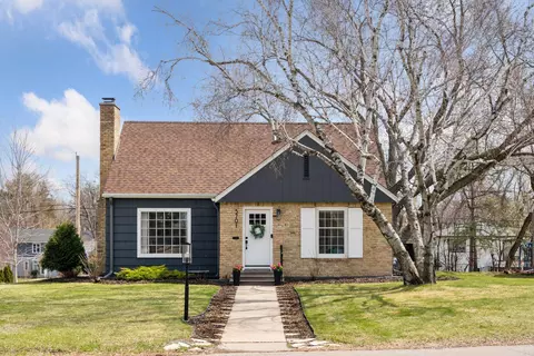 5701 Chowen Ave S, Edina, MN 55410