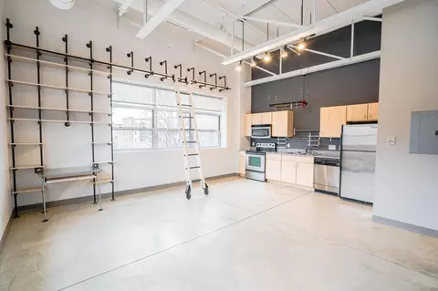 111 E Franklin Ave #306, Minneapolis, MN 55404