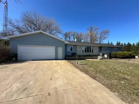 55788 256th St, Winthrop, MN 55396
