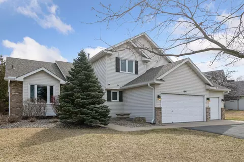 1841 Valley Ridge Trl S, Chanhassen, MN 55317