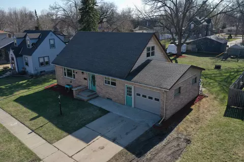906 4th St SW, Willmar, MN 56201