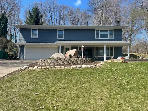 6520 Maple Dr, Rockford, MN 55373