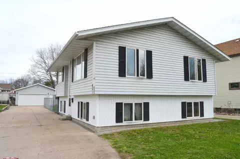 621 Lafayette St, Winona, MN 55987