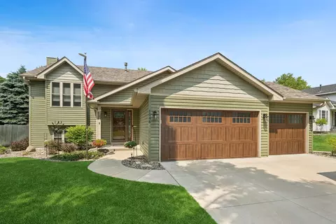 1046 Bonnieview Dr, Woodbury, MN 55129